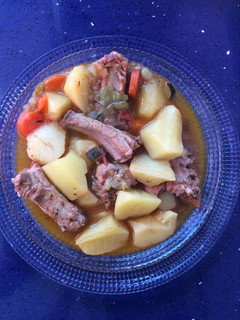 Una foto de Patatas guisadas con costillas de cerdo