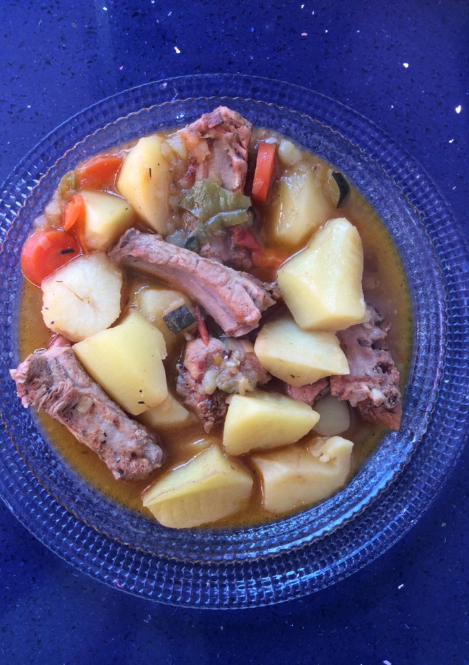 Una foto de Patatas guisadas con costillas de cerdo