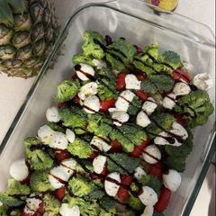 A picture of Pesto Chicken Bake with Broccoli and Mozzarella.