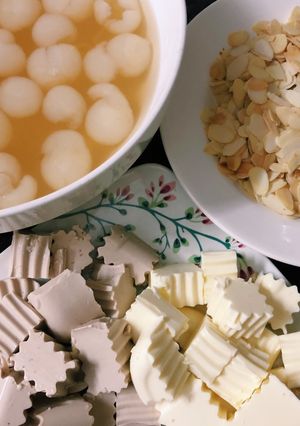 Hình của món Chè khúc bạch.