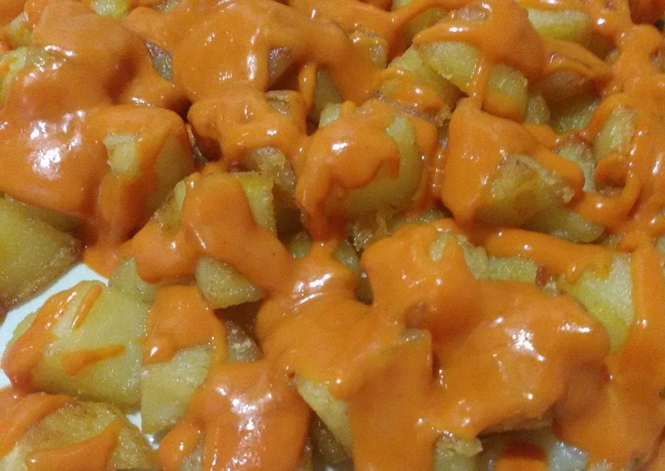 Patatas confitadas con salsa brava con thermomix