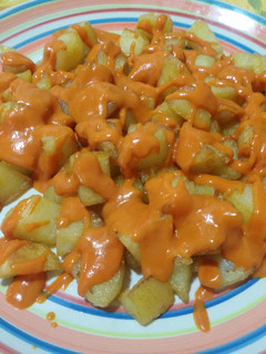 Una foto de Patatas confitadas con salsa brava con thermomix