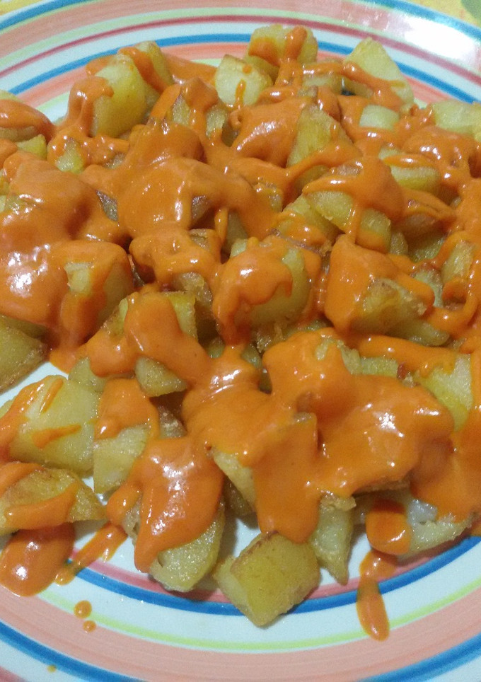 Una foto de Patatas confitadas con salsa brava con thermomix