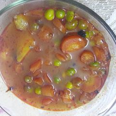 A picture of Aloo gajar matar delight.