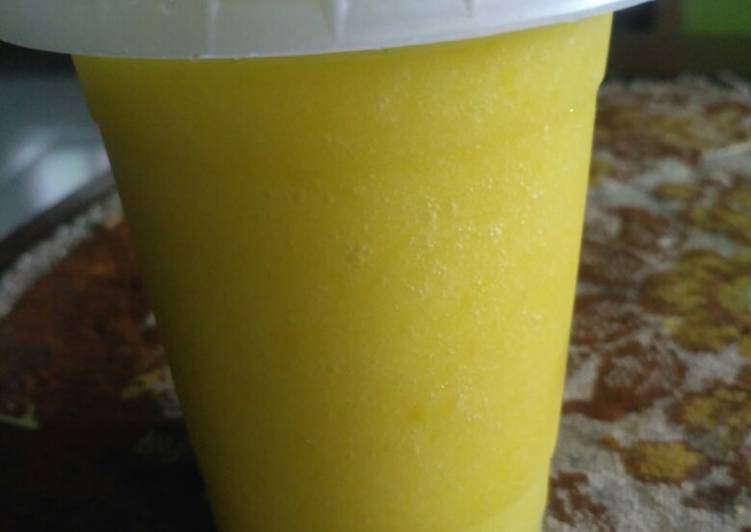 Langkah Mudah untuk Membuat Manggo juice (jus mangga) Anti Gagal