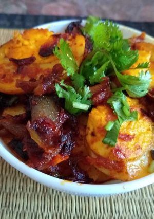 A picture of Malabari dry roast egg curry.