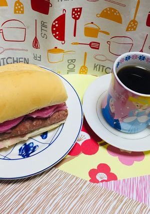 Una foto de Pan con salchichas caseras!!