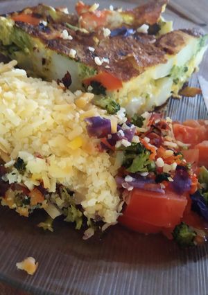 Una foto de Tortilla de brócoli, zanahoria y papa #Mercado