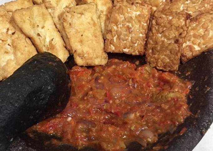 Ternyata ini lho! Resep membuat Tempe Tahu Penyet yang nagih banget