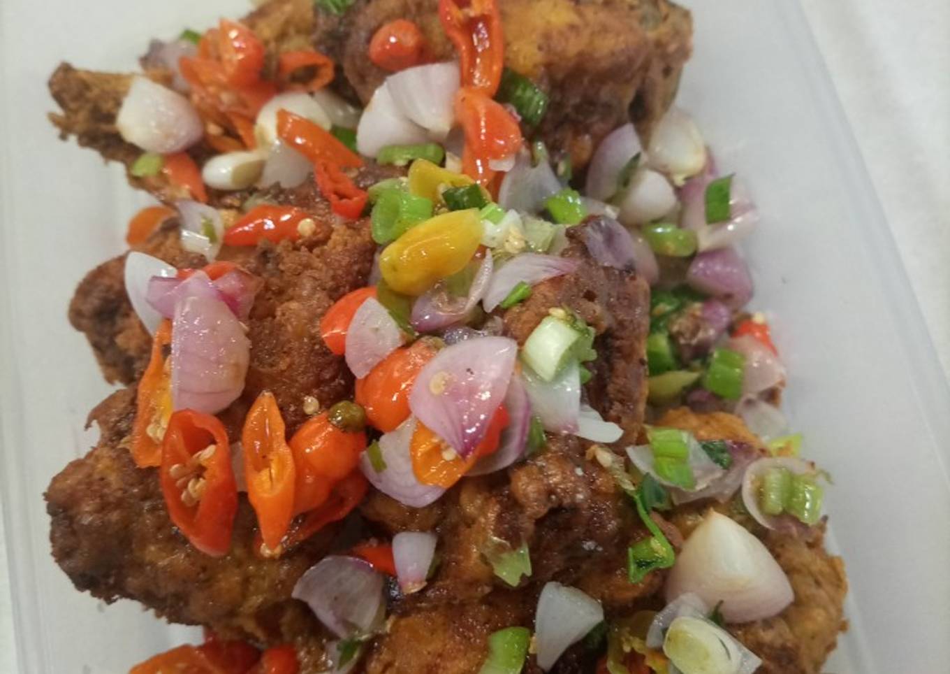 Ayam bumbu rempah sambal bawang