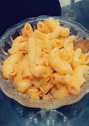 A picture of Macaroni in Pink sauce.