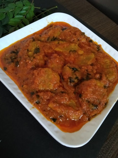 બેસન ના ગટ્ટા નું શાક (Besan Gatta Shak Recipe In Gujarati) રેસીપી મુખ્ય ફોટો