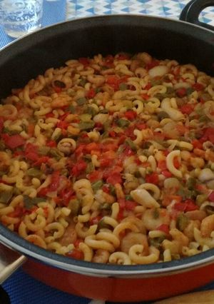 Una foto de Fideuá de calamares con guisantes