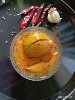 पानी वाला आम का अचार (Pani wala aam ka achar recipe in Hindi) रेसिपी मुख्य फोटो