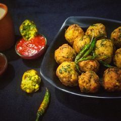 A picture of Poha Pakoda.