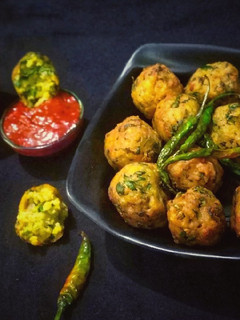 A picture of Poha Pakoda.