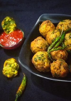 A picture of Poha Pakoda.