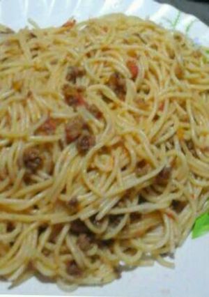 A picture of Fried spaghetti.