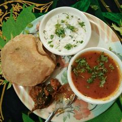 A picture of Masale wale Bangain, aalu tamater, kheera ka Raita, pudiya.