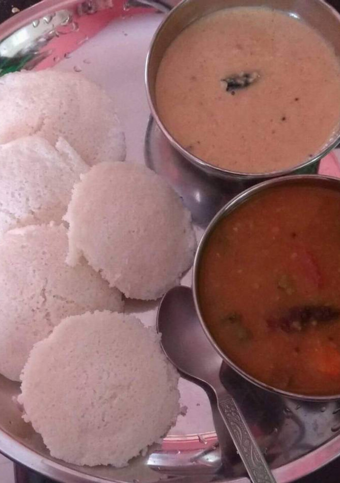 A picture of Suji Idli with Sambhar.