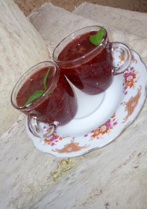 A picture of Strawberry sauce.