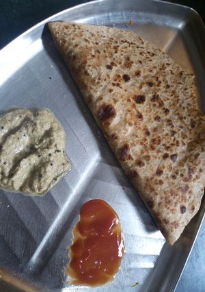 A picture of Aloo bhujiya paratha.