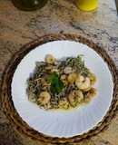 Gambas con gulas al ajillo