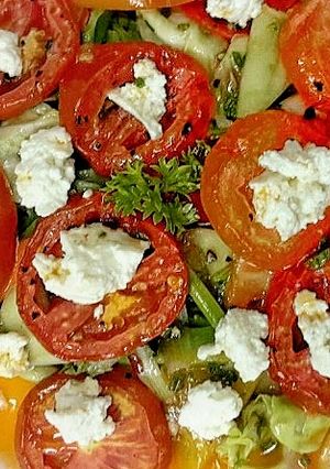 গ্রীক গ্রীল টমেটো স্যালাড (Greek Grill Tomato Salad Recipe In Bengali) রেসিপির প্রধান ছবি