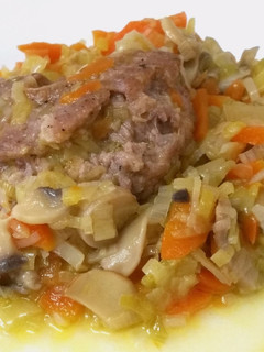 Una foto de Butifarra con salteado de verduras