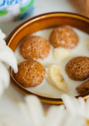 Hình của món 💚 Bánh Quy Hạnh Nhân Ý Amaretti Kèm Chuối & Sữa Dê (Vegetarian).