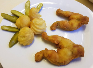 Rántott békacomb hercegnő burgonyával recept fotója