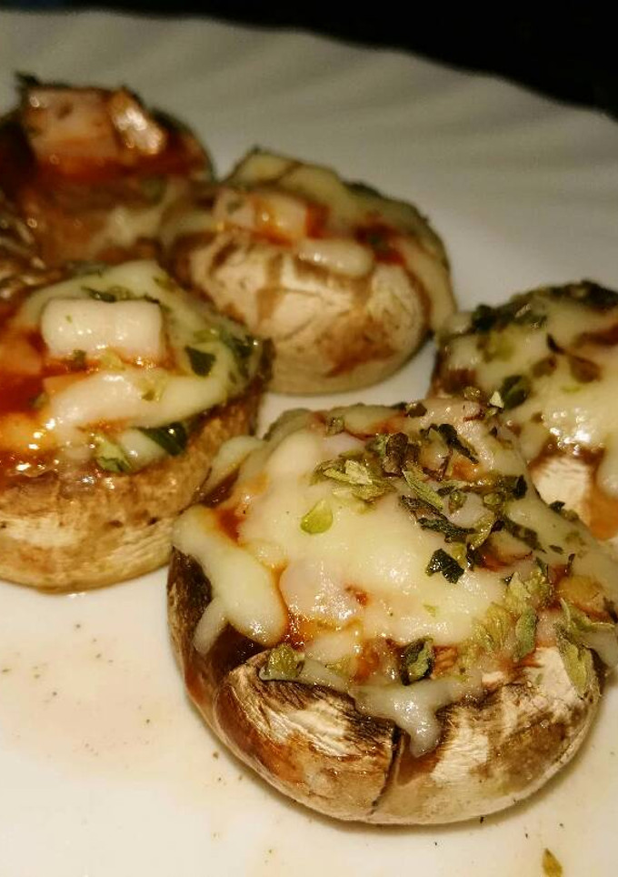 Una foto de Champipizza. Champiñones rellenos