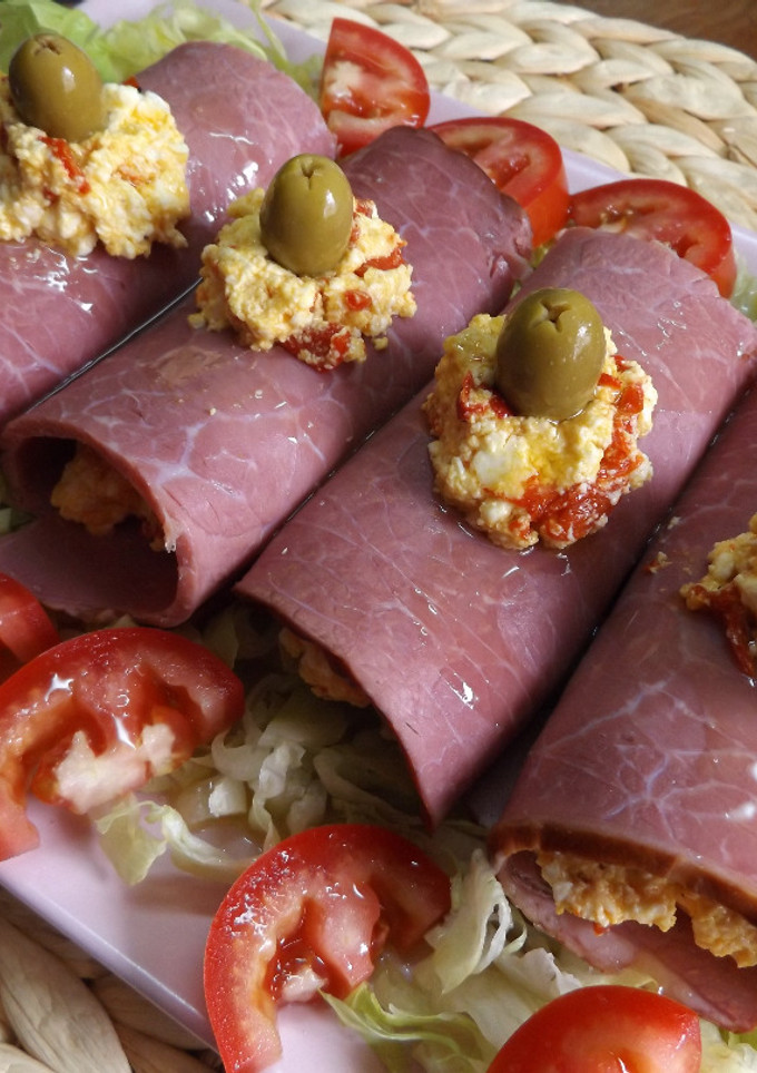 Una foto de Rollos de carne fría