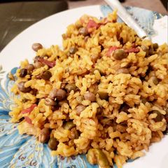 A picture of Arroz con gandules.