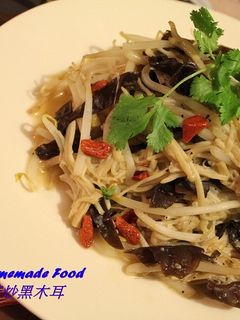 [吃菜] 豆芽菇菇炒黑木耳 的食譜成品照片