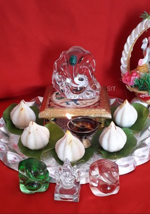 उकडीचे मोदक (ukadiche modak recipe in Hindi) रेसिपी मुख्य फोटो