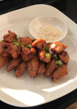 รูปของ Buffalo chicken wings (ปีกไก่ ซอสบัฟฟาโล่)
