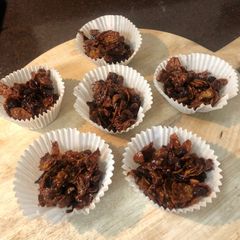 A picture of Chocolate cornflake & raisin cakes.