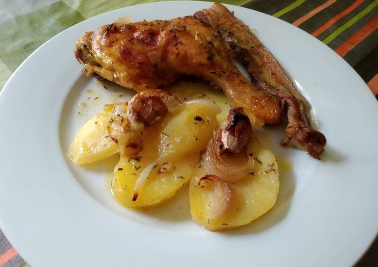 Pollo al horno con panceta y patatas panadera