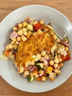 Una foto de 🫑 Garbanzos con verduras gratinados 🧀