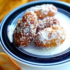 A picture of Sooji ke gulab jamun.