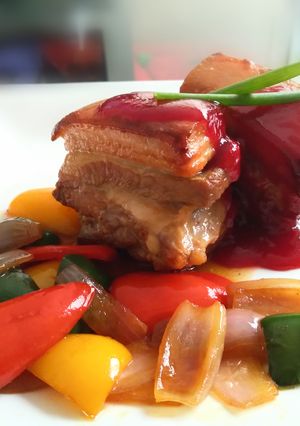 Una foto de Costillar de cerdo con Salsa de Ciruelas 👍🇵🇪