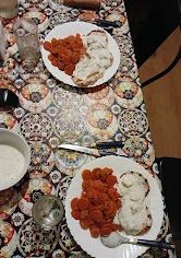 Una foto de Patys de pollo con crema de queso azul y zanahorias adobadas