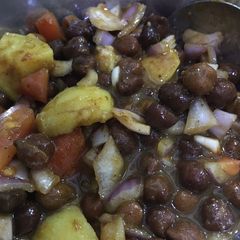 A picture of Chole chaat.