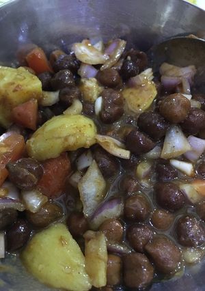 A picture of Chole chaat.