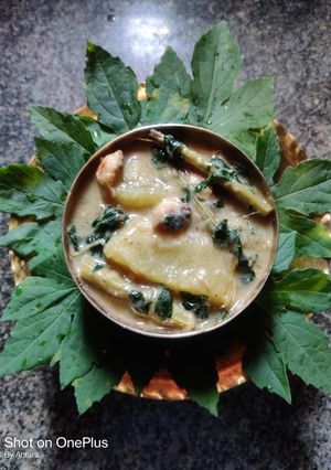 উচ্ছে পাতার দুধ শুক্তো(uchche patar doodh shukto recipe in Bengali) রেসিপির প্রধান ছবি