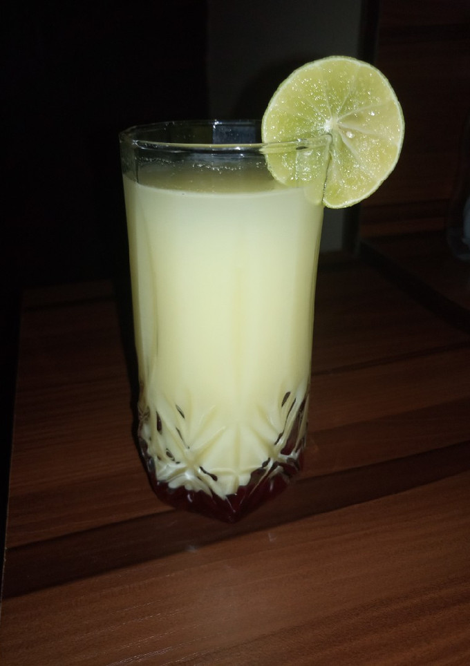 A picture of Lemon and Ginger juice.