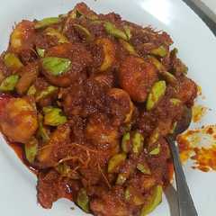 A picture of Sambal udang pete.