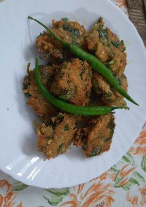 A picture of Lobia-palak Vada.
