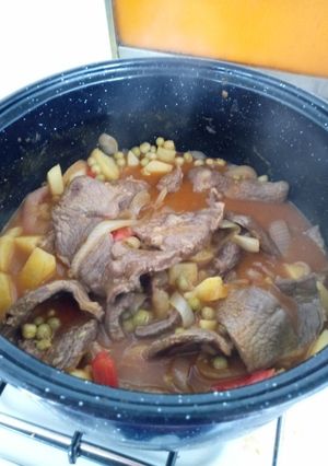 Una foto de Bifes en la cacerola